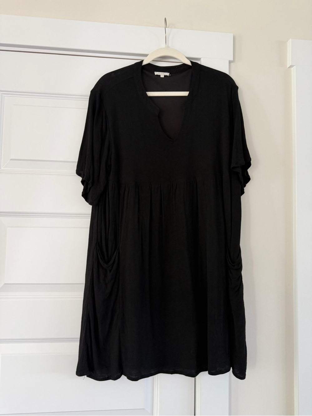 Black Women's V-Neck Pocket Dress